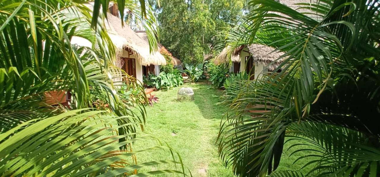 Nanas Homestay Bungalow Гили Еър Екстериор снимка